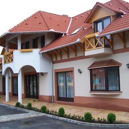 Györgyey Kastély Panzió és Étterem Hotel Tápiógyörgye Exterior foto