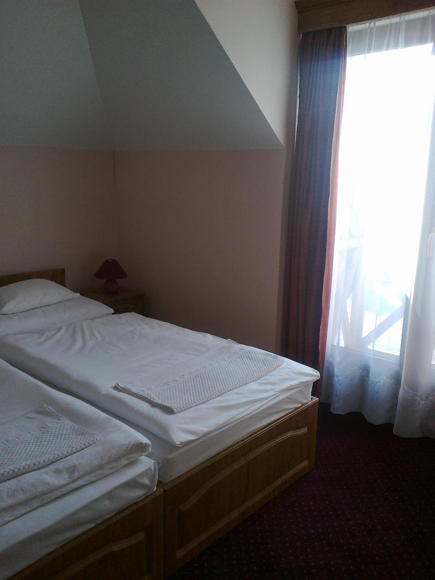 Györgyey Kastély Panzió és Étterem Hotel Tápiógyörgye Exterior foto