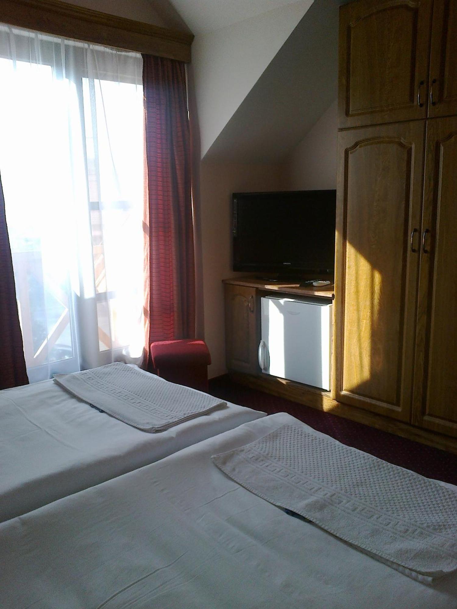 Györgyey Kastély Panzió és Étterem Hotel Tápiógyörgye Exterior foto