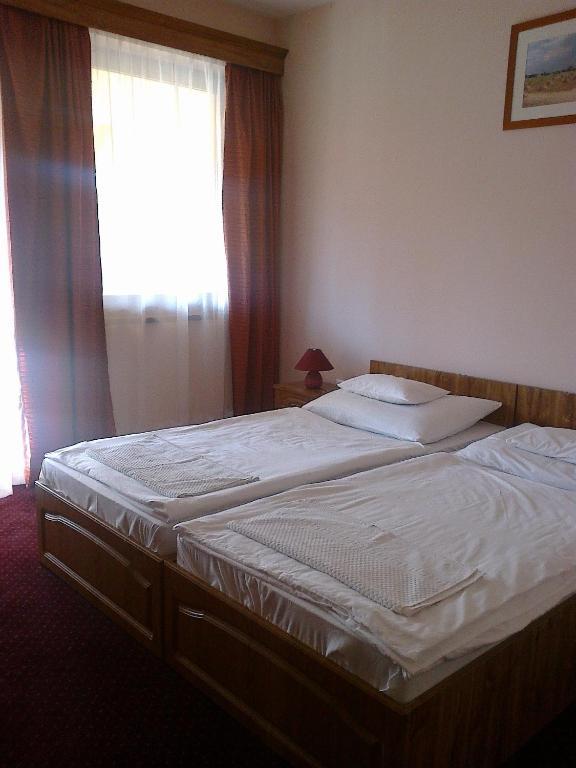Györgyey Kastély Panzió és Étterem Hotel Tápiógyörgye Quarto foto